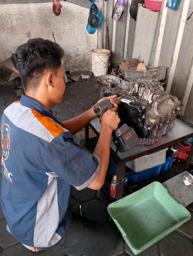 Bengkel spesialis CVT Bekasi ute matic